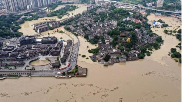 中国今年洪灾严重,多地成为水乡泽国,图为2020年8月19日的重庆灾区。(图片来源:Getty Images)