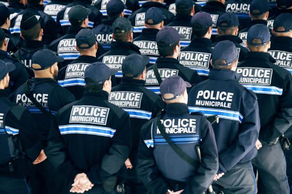 图为法国马赛的市政警察(ANNE-CHRISTINE POUJOULAT/AFP via Getty Images)
