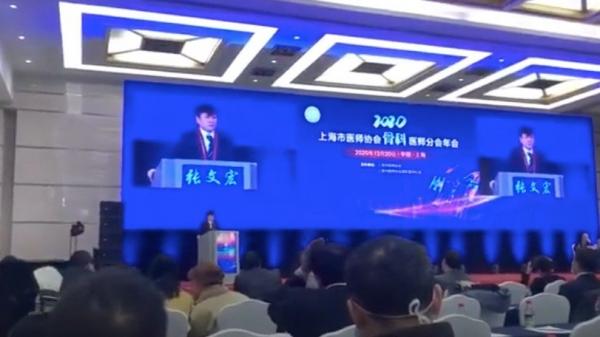 上海华山医院感染科主任张文宏建议,疫苗“让领导干部先打”。(图片来源:视频截图)