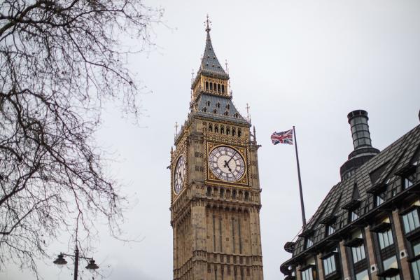 在英国开始为医护人员和老年人接种疫苗的同时,首相约翰逊1月4日宣布英格兰进入第三次全面封锁。(Getty Images)