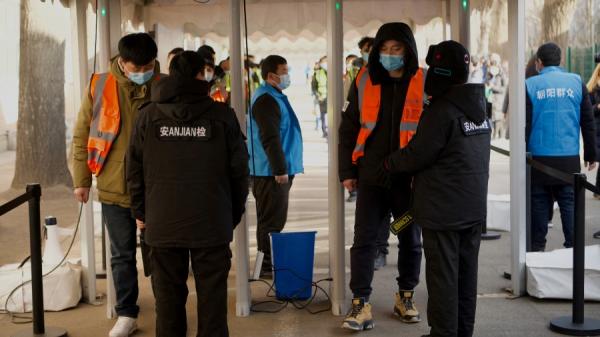 2021年1月15日,中国民众在北京朝阳城市一处接种武肺疫苗。(图片来源:NOEL CELIS/AFP via Getty Images)