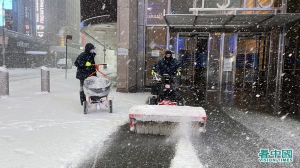 暴风雪袭击美国多个城市,纽约宣布进入紧急状态。图为2月1日的纽约街头。(以下图片均來源:天琴/看中国)