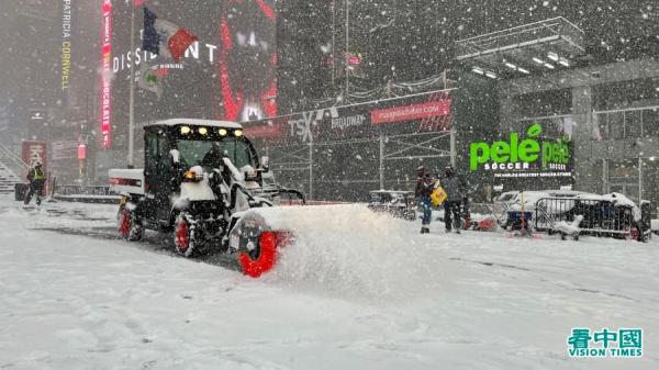 暴风雪袭击美国多个城市,纽约宣布进入紧急状态。图为2月1日的纽约街头。(以下图片均來源:天琴/看中国)