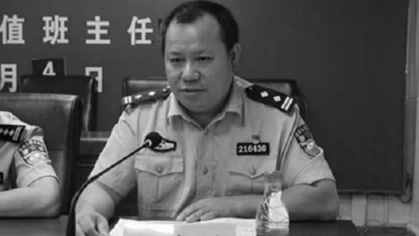 徐闻县角尾乡派出所所长徐同兴朝徐闻县公安局副局长吴宗波(如图)开枪。