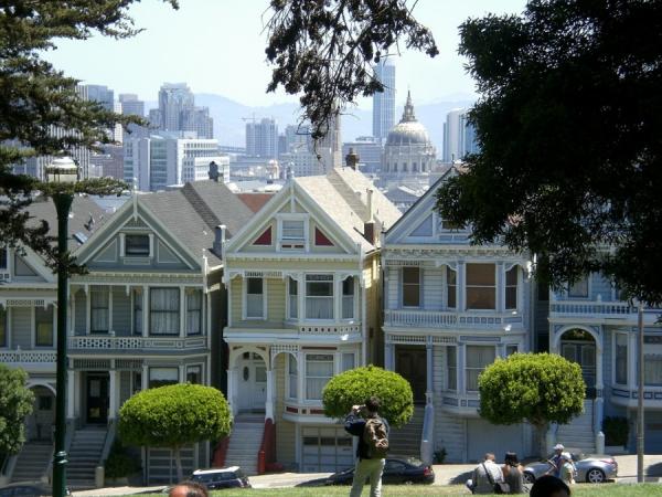 近日,旧金山一栋有139年历史的维多利亚式房屋整体搬迁引起围观。维多利亚式房屋。(示意图/图片来源:Pixabay)