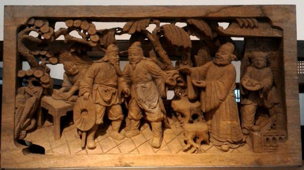 “桃园三结义”木雕(图片来源:维基百科)