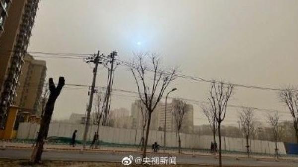 大陆媒体将焦点放在蓝太阳身上,引起外界议论。 (图片来源:微博)