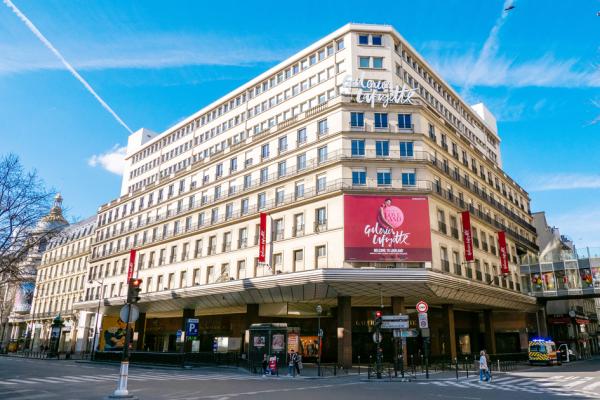 2020年3月15日，在法国第一次禁足期间，拉法耶特百货公司（GALERIES LAFAYETTE）奧斯曼店停止营业。（Edward Berthelot/Getty Images）