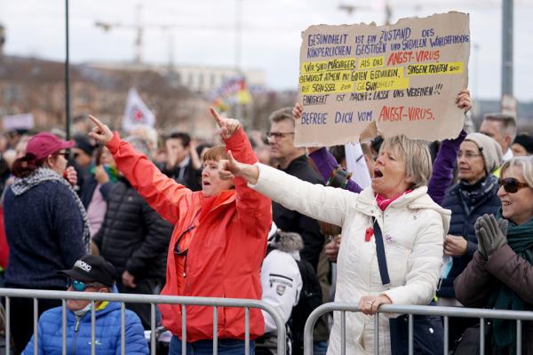 4月3日,德国民众集会抗议封锁措施。(Thomas Niedermueller/Getty Images)