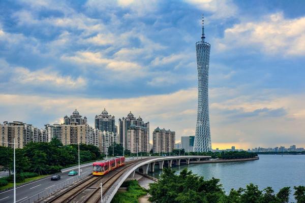 多地出台调控措施，围剿炒房人。但网友称，官才是房地产的真正受益者。图为广州。（图片来源：Pixabay）