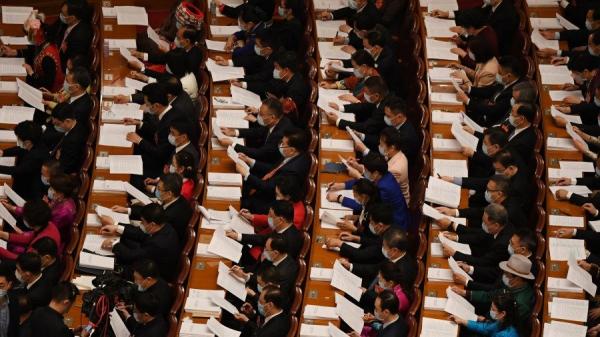 近期密集调整地方官场人事,新疆、重庆、辽宁、陕西、甘肃、江苏副省部级官员在同日被官宣履新。(图片来源:LEO RAMIREZ/AFP/Getty Images)