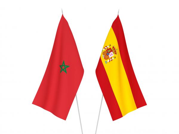 摩洛哥国旗(左)和西班牙国旗(右)(123RF)