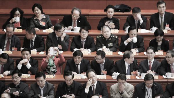 两会上的官员（Feng Li/Getty Images）