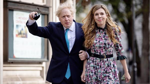 2021年5月29日下午,英国首相约翰逊和女友西蒙兹在天主教大教堂举行秘密婚礼。(Rob Pinney/Getty Images)