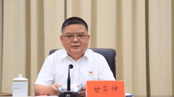 6月1日,曾任黑龙江省政法委书记,现任河南省政法委书记,号称 “ 东北政法王教 父 ” 的江派马仔甘荣坤落马。