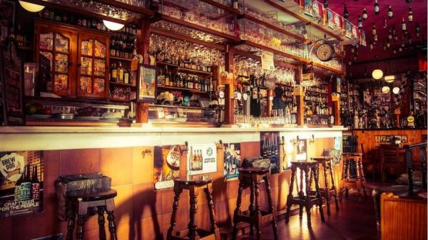 英国一名酒吧老板在店内发现来自50年前的 “ 时空胶囊 ”。(示意图 / 图片来源:Pixabay)