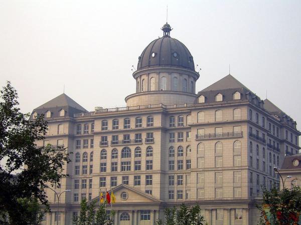 中国印钞造币总公司的办公楼 — — 北京市西城区西直门外大街甲143号凯旋大厦 。 (图片来源:维基百科 )