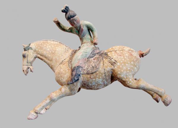 吉美博物馆中,中国8世纪由土陶制作的女性马球运动员(Vassil/Wikimedia)