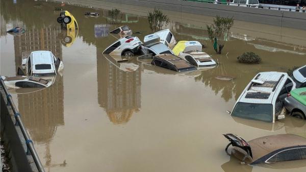 2021年7月21日,河南郑州水灾场景。(图片来源:STR/AFP via Getty Images)