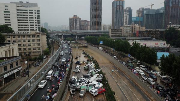 郑州京广路隧道到底淹死多少人，至今是谜。（图片来源：NOEL CELIS/AFP/Getty Images）