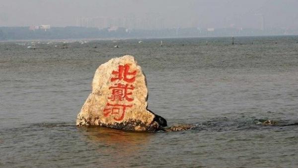 自8月开始习近平等7常委隐身,中共外交部例行记者会暂时休会两周,外界猜测北戴河密会召开。(图片来源:网络)