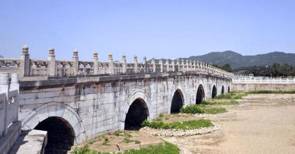 位于清东陵顺治皇帝的陵区的 “ 七孔五音桥 ”。(图片来源:翻摂网图)