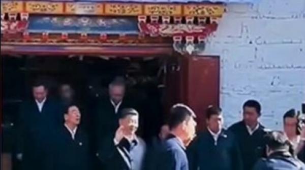 中共西藏自治区党委书记易人,图为习近平视察西藏时的资料照片。(网络图片)