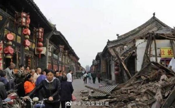 平遥古城城墙局部发生倒塌。(图片来源:微博)