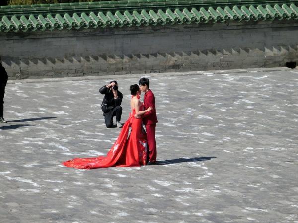 有资料显示,当下年轻人办一场婚礼平均花17.4万元人民币,是新人双方月入的8.8倍。(图片来源:Pixabay)