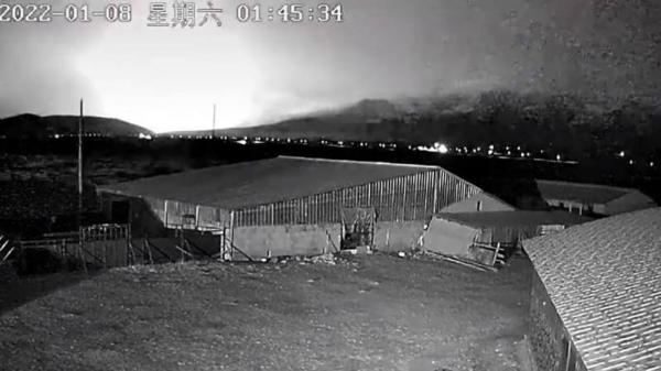 青海地震前出现神秘白光(图片来源: 视频截图)
