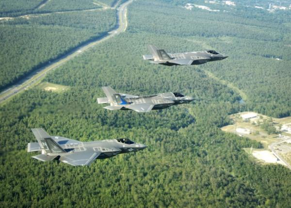 美国F-35战斗机(U.S. Air Force photo by Staff Sgt. Katerina Slivinske/Wikipedia/Public domain)