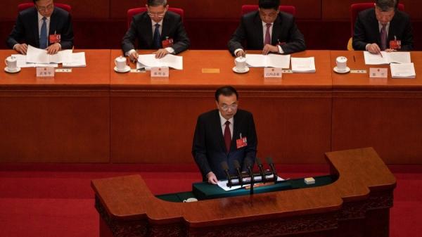 中国总理李克强作政府工作报告,宣布了今年GDP增长目标为5.5%。