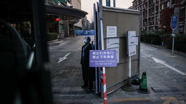 近日包括北京、上海、深圳政府都急忙下令要求当地市民不得出城。(图片来源:Annice Lyn/Getty Images)