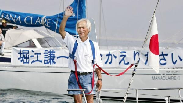 83岁的日本海洋冒险家堀江谦一今天从美国旧金山启航,挑战以小型帆船“单独不靠港”横渡太平洋最高龄纪录。(示意图/图片来源:JIJI PRESS/AFP via Getty Images)