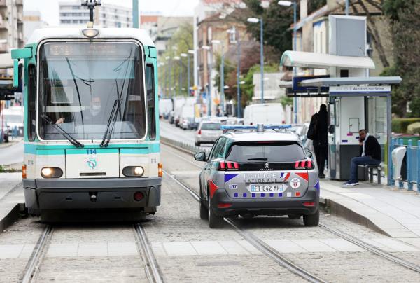 博比尼(Bobigny)的轻轨站(THOMAS COEX/AFP via Getty Images)