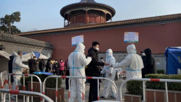 北京5天连增本土感染者涉4条传播链,一所幼儿园确诊2人,株连113名儿童及家长陪隔离。(图片来源:Getty Images)
