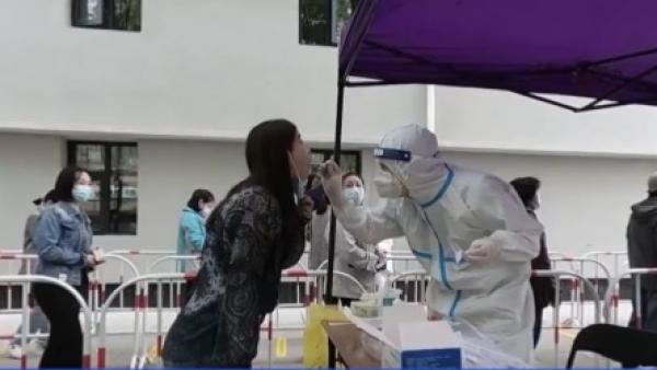 北京疫情告急,连续5天本土感染者138例遍布8区,涉及6所学校及2所托幼所,14天内感染者涉57地。(图片来源:视频截图)