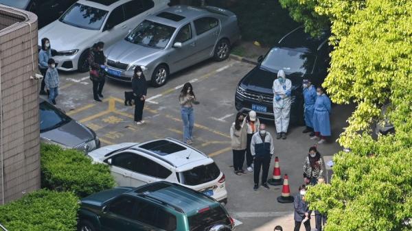 上海本轮疫情本土感染者近60万例,死亡515例,目前仍有危重病人621例,密接者近75万,三区”管控2332万人。(图片来源:Getty Images)