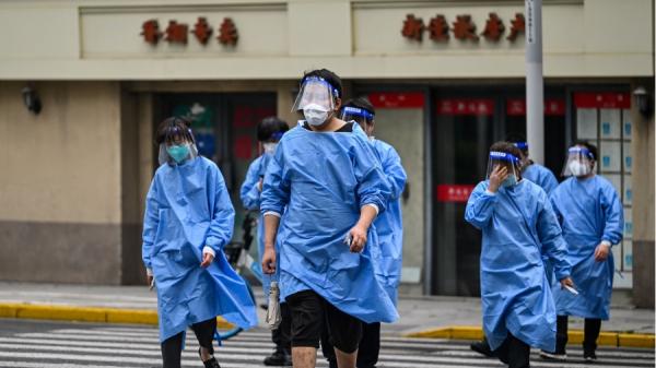 中国官方强调首例Omicron变异株BA.5 由乌干达入侵上海,引发社会关注与质疑。(图片来源:HECTOR RETAMAL/AFP via Getty Images)