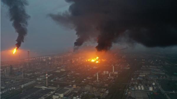 6月18日上海石化化工部乙二醇装置区发生爆炸。（图片来源：CNS/AFP via Getty Images）