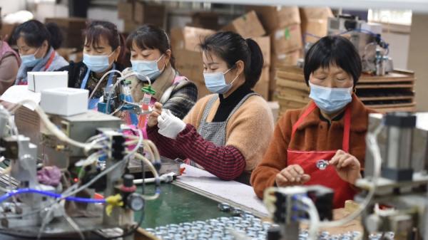 中国制造业没有厂妹,只剩厂妈(图片来源:STR/AFP via Getty Images)