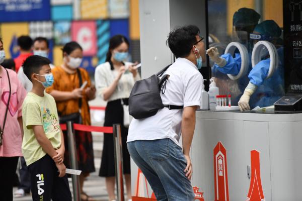 中共二十大迫近,大陆多城市突遭封城,成都成都核酸系统崩溃,民怨四起“你们封了吗?我疯了”(图片来源:Getty Images)