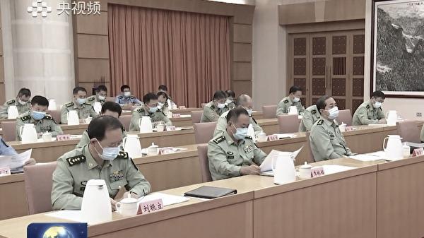 9月21日,中共召开“国防和军队改革研讨会”,已被免去北部战区司令职位的上将李桥铭现身(前排中)。(图片来源:央视截图)