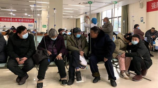 目前中国缺医少药的农村成为疫情重灾区。示意图。(图片来源:STF/AFP via Getty Images)
