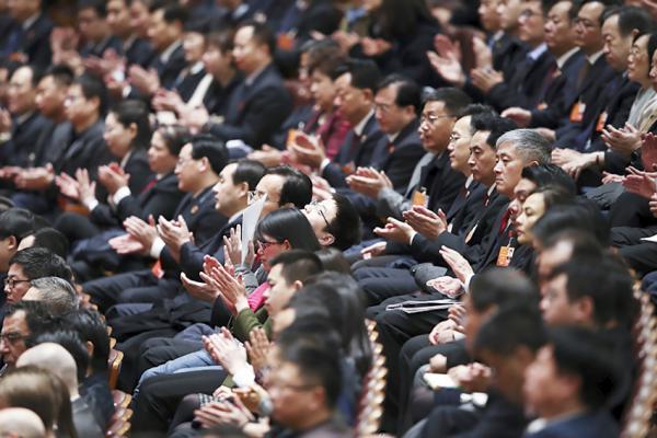 两会上的官员。（Getty Images）