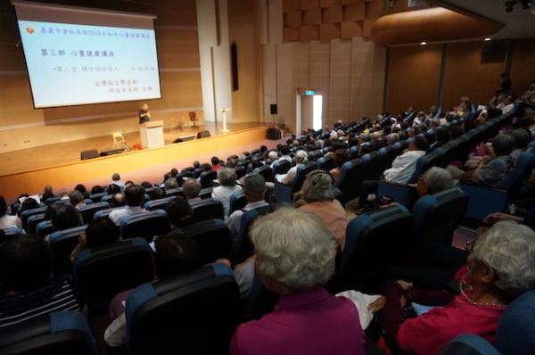 一位老同学在聚会上的演讲,全场700人笑翻了。(示意图/图片来源:网络图片)