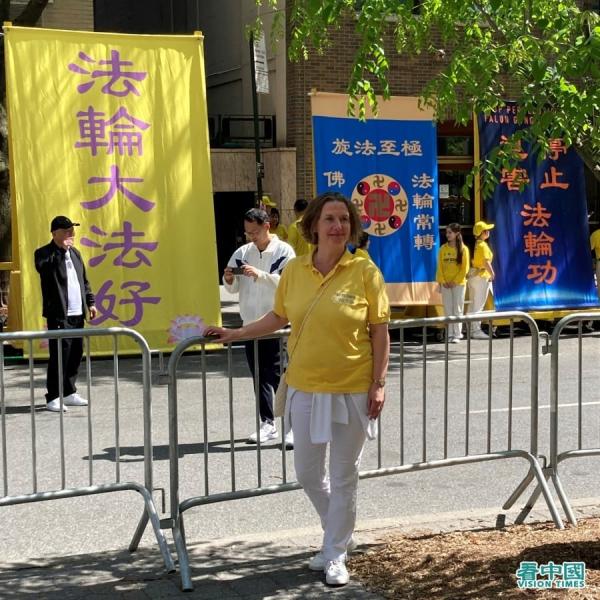 南希 • 麦克唐奈（Nancy Mcdonnell）来自德国，在纽约一家公司工作。（看中国摄影：張正）