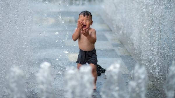 今年盛夏不仅早早报到,且上海达到100年来5月最高气温,36.1摄氏度。(图片来源:Kevin Frayer/Getty Images)