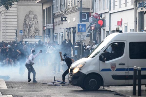 6月30日,法国南部马赛爆发的骚乱现场。(CHRISTOPHE SIMON/AFP via Getty Images))