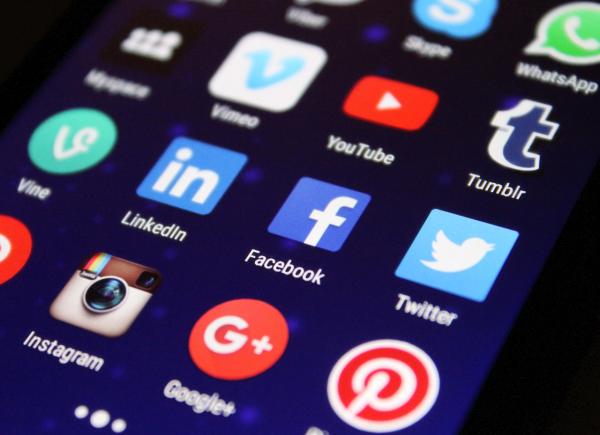 Twitter、YouTube、Facebook等大型社交媒体标识。(图片来源:pixabay)